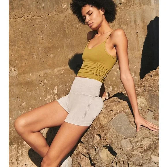 NWOT FREE PEOPLE MOVEMENT GOOD KARMA DUSTED MILITARY (KHAKI) RUCHED CROP TANK - Picture 4 of 10